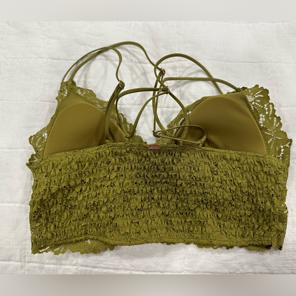 VS Pink bralette New - Picture 2 of 3